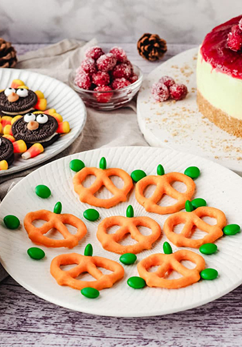Pumpkin Halloween Pretzel Rings