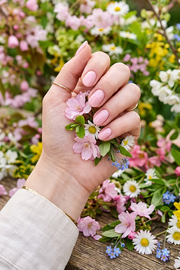 Elegant Tea Party Nail Designs for Your Next Garden Party